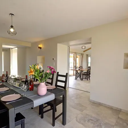 Holiday home De Luxe Avec Spa, Piscine Et Sauna, Animaux Admis A - Fr-1-496-274