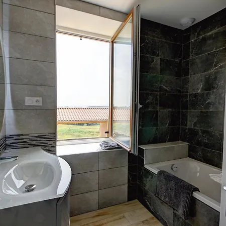Séjour à la campagne Spacieux Avec Spa, Sauna Et Animaux Acceptés - Fr-1-496-274 *